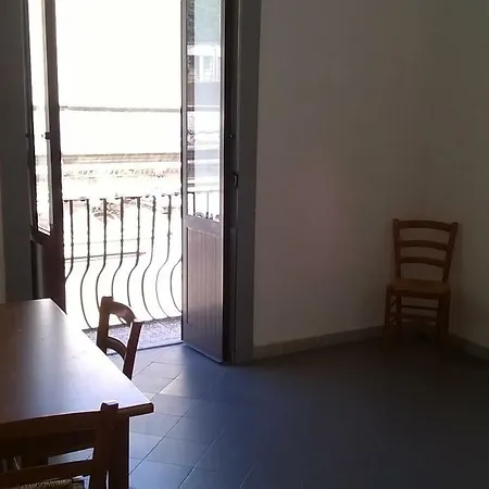 شقة Corsaro ليباري